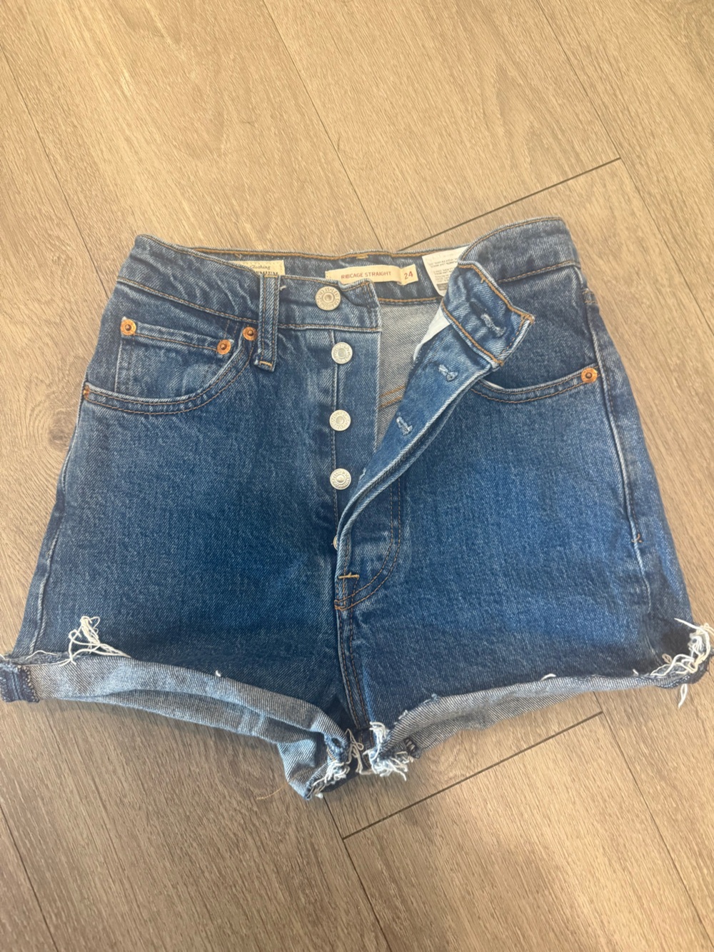 Levi’s ribcage Dark Blue Denim Shorts size 24